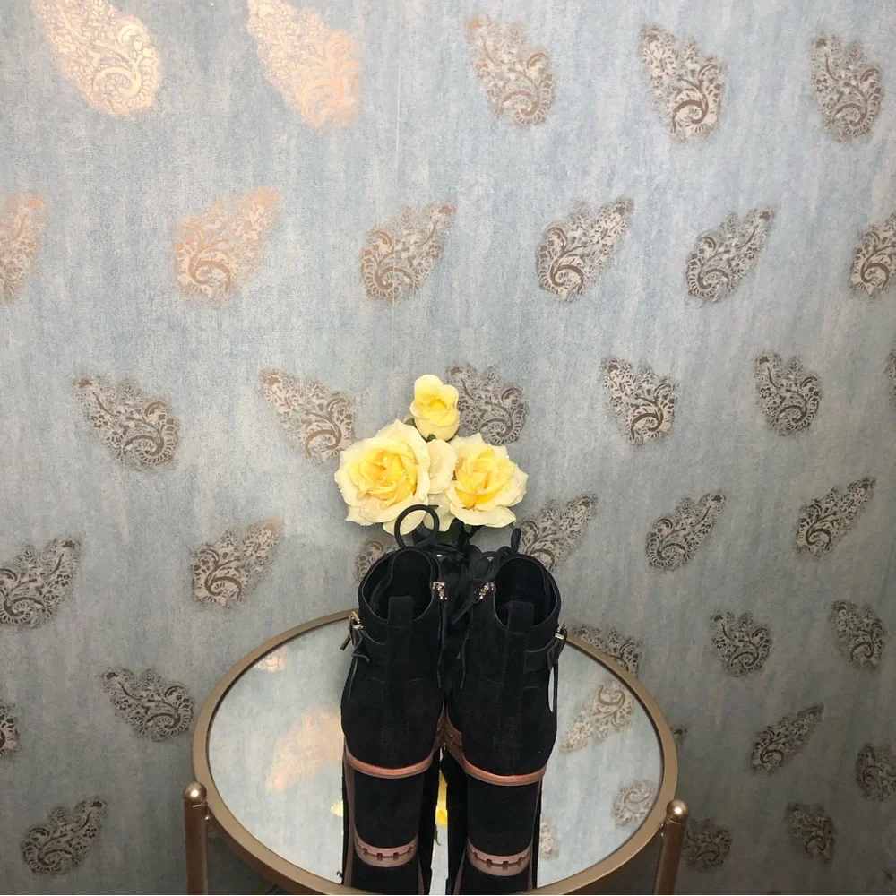 ⭐️NEW⭐️White House Black Market (WHBM) Mid Heel Combat Boot - Picture 5 of 8